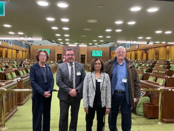 SUr la Photo de Gauche a Droite Mme Louise Chabot du Bloc Québécoois, Dominique S algado du CAPVISH, Rohini Peris de l'ASEQ et Michel Gaudet Vice président= de la COPHAN